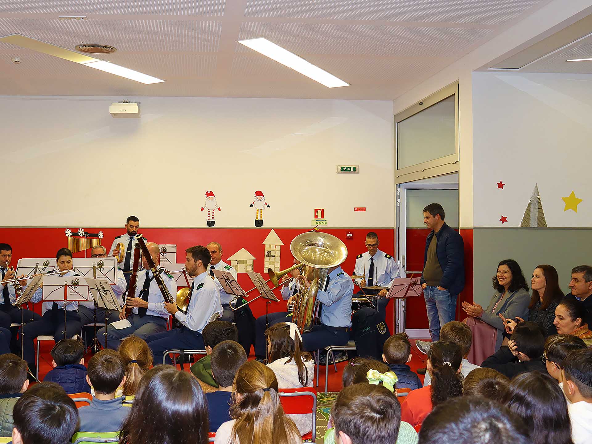 Banda Marcial da GNR do Porto faz demonstração no Centro Escolar de Tarouquela